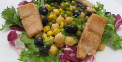 Ensalada de garbanzos con salmón