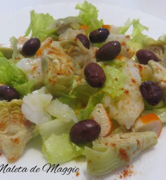 Ensalada con alcachofas y bacalao