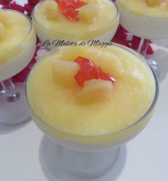 Mousse de piña en almíbar