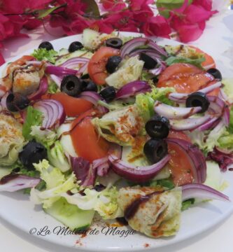 ensalada de tomate y alcachofas